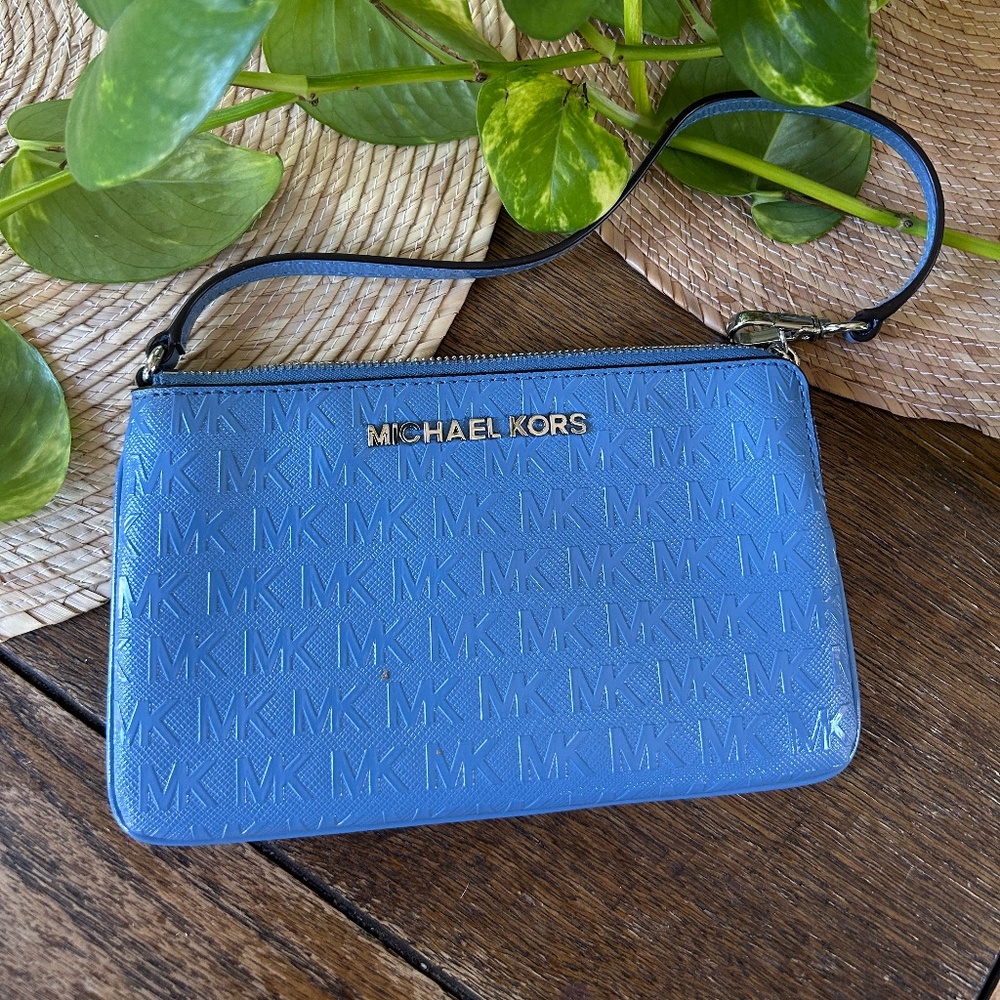 BLUE MICHAEL KORS WALLET/CLUTCH
